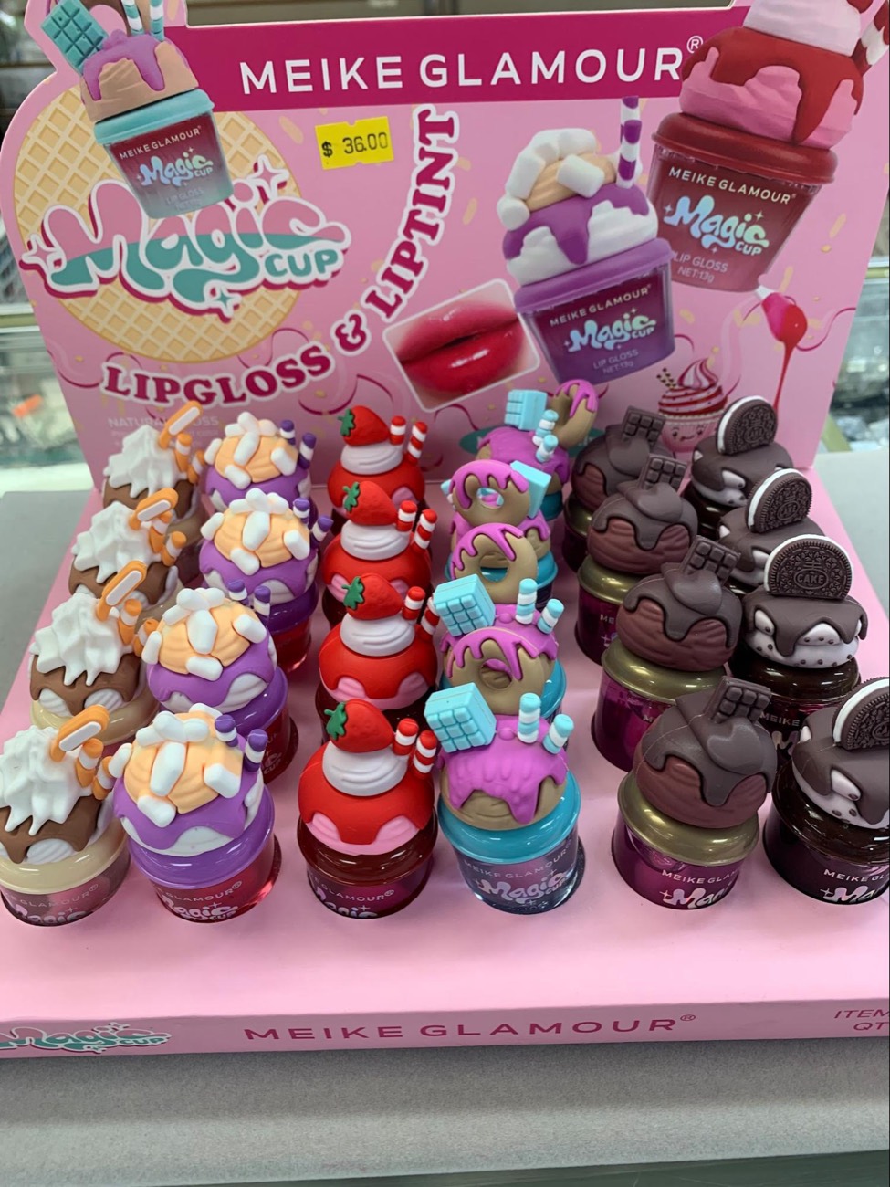 Cupcake-shaped lip gloss and lip tint display