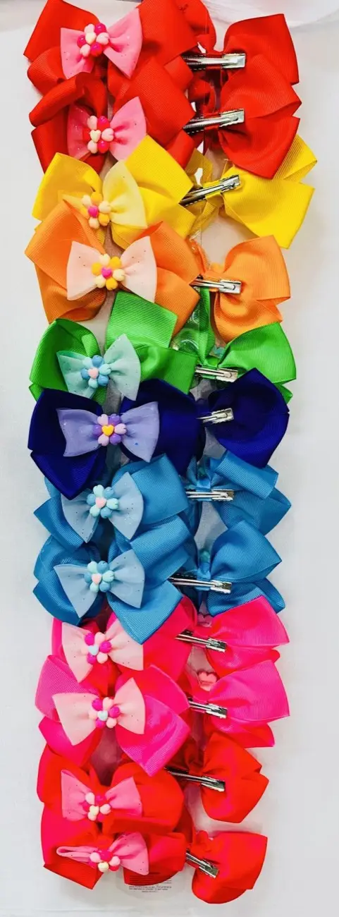 Bright ribbon bows · Moños de listón brillantes