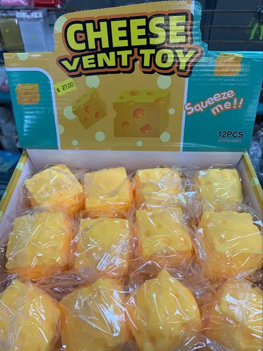 Cheese squeeze toys · Quesitos antiestrés