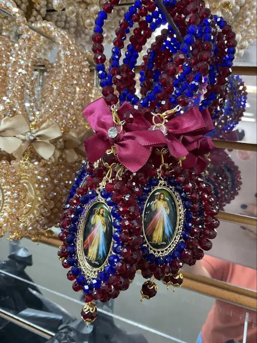 Divina Misericordia medallions · Medallas de la Divina Misericordia
