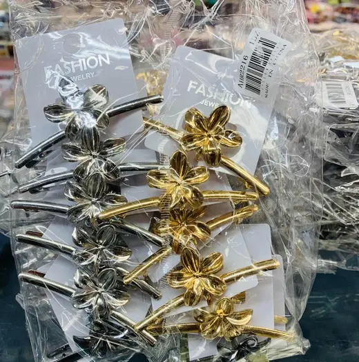 Gold & silver flower clips · Pinzas de flor dorada y plateada