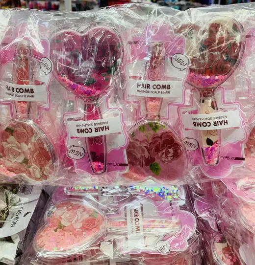Heart hair combs · Peines de corazón