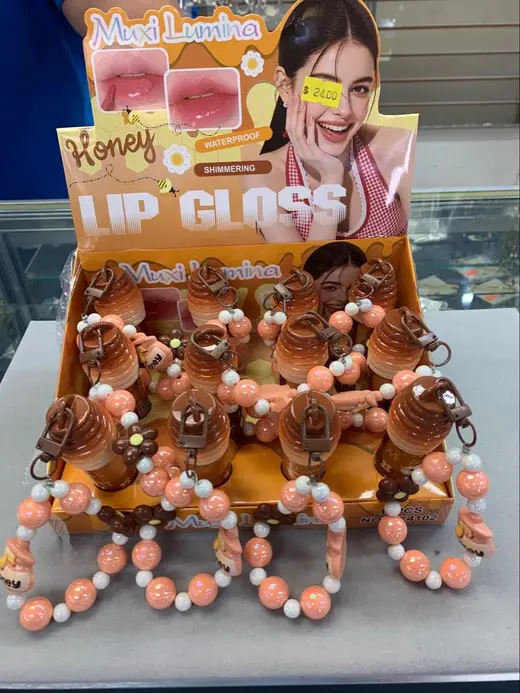 Honey lip gloss keychains · Brillos de miel con llavero