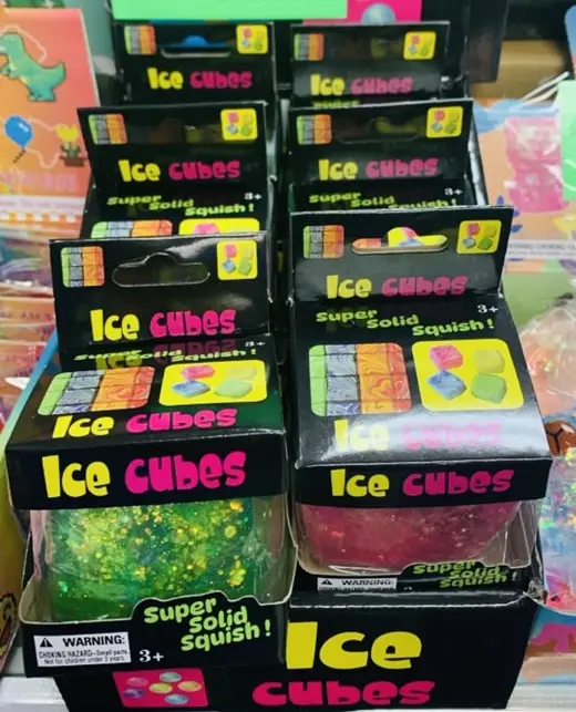 Ice cube squishies · Squishies de cubo de hielo