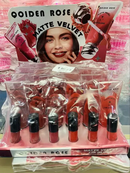 Matte velvet lipstick · Labial mate aterciopelado