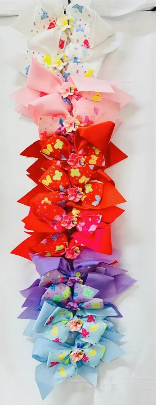 Printed rainbow bows · Moños estampados arcoíris