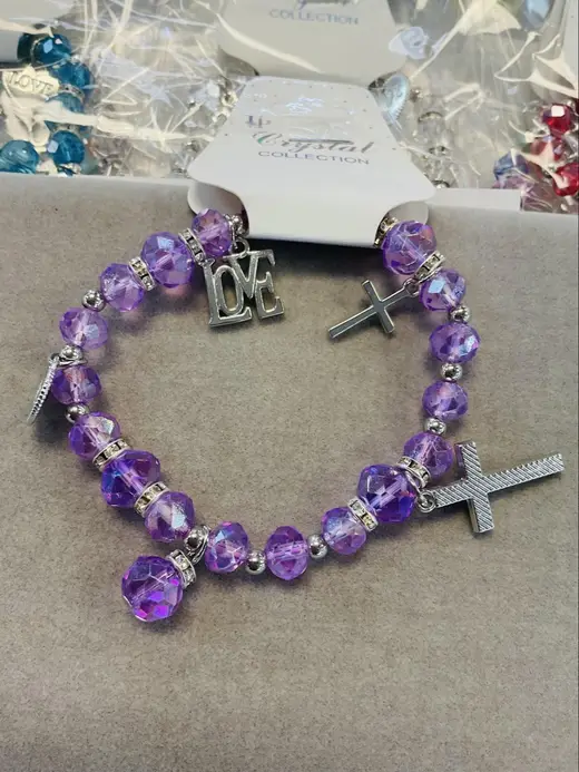 Purple crystal cross bracelet · Pulsera morada con cruz