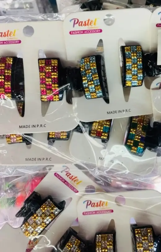 Rhinestone hair clips · Pinzas con pedrería