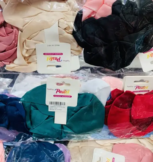 Velvet scrunchies · Scrunchies de terciopelo